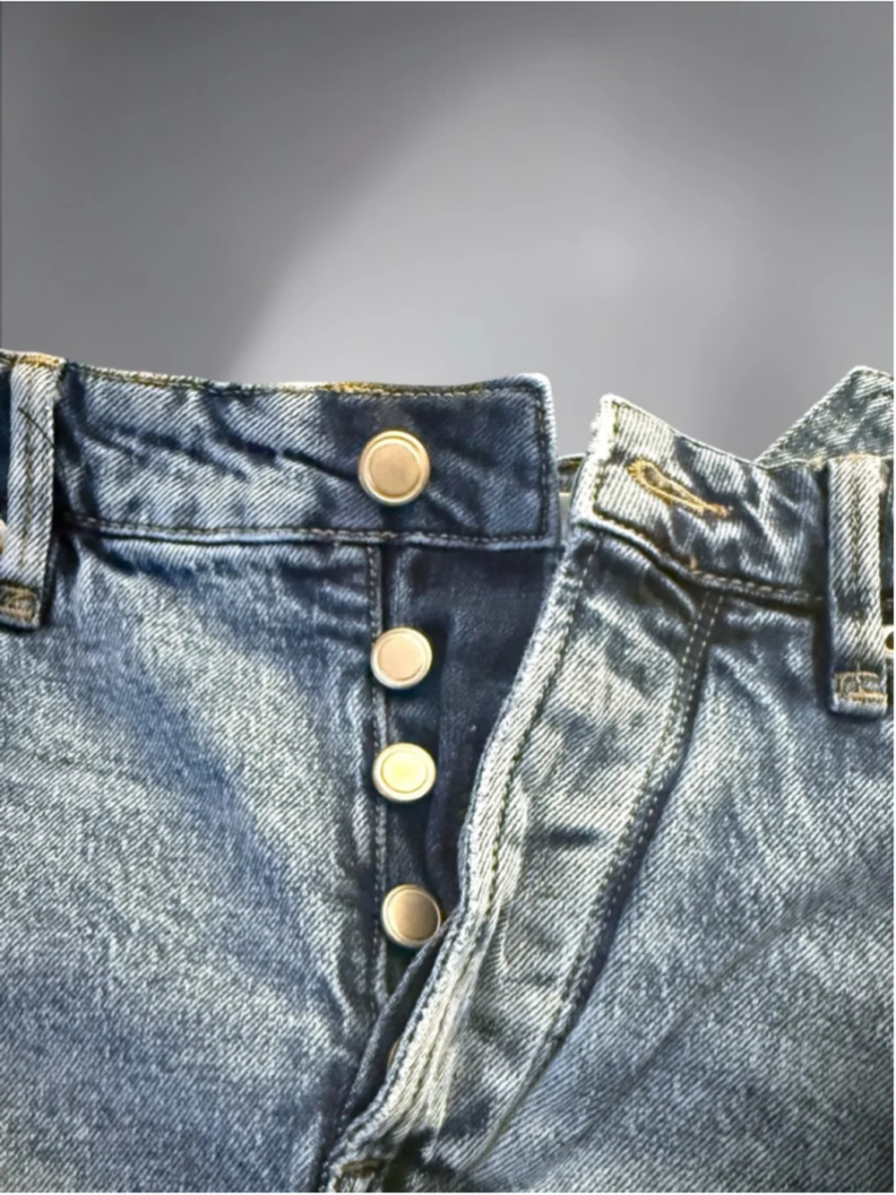 Good American Bombshell Short Chewed Pockets Size 4/27